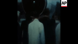 RARE  SYND 16 12 73  KISSINGER ARRIVES IN TEL AVIV TO A DEMONSTRATION 00:01:38